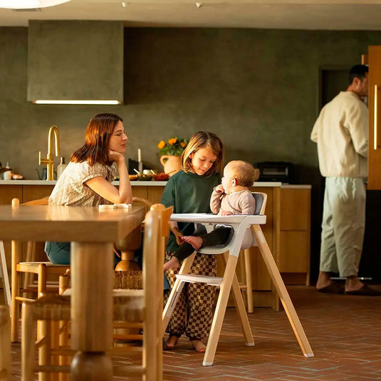 Silla comedor BRYN alta de lujo con diseño holandés, diseñada para usarse hasta aproximadamente los 6 años, con reposapiés ajustable y cinturón con tres puntos de ajustes, elaborada con madera de alta calidad - Nuna