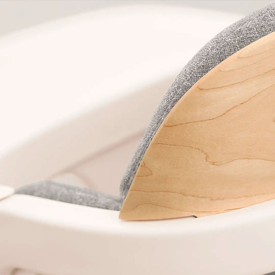 Silla comedor BRYN alta de lujo con diseño holandés, diseñada para usarse hasta aproximadamente los 6 años, con reposapiés ajustable y cinturón con tres puntos de ajustes, elaborada con madera de alta calidad - Nuna