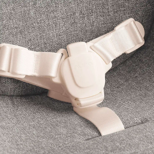 Silla comedor BRYN alta de lujo con diseño holandés, diseñada para usarse hasta aproximadamente los 6 años, con reposapiés ajustable y cinturón con tres puntos de ajustes, elaborada con madera de alta calidad - Nuna