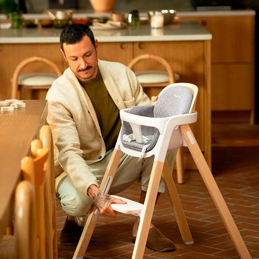 Silla comedor BRYN alta de lujo con diseño holandés, diseñada para usarse hasta aproximadamente los 6 años, con reposapiés ajustable y cinturón con tres puntos de ajustes, elaborada con madera de alta calidad - Nuna