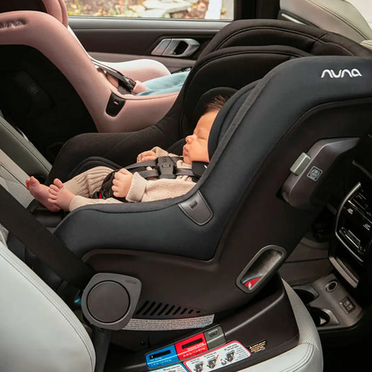 Silla de seguridad para carro RAVA, de inclinación y reposacabezas ajustables, fácil instalación, portavasos, de tela transpirable, con certificación - Nuna