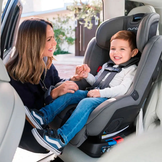 Silla de seguridad para carro RAVA, de inclinación y reposacabezas ajustables, fácil instalación, portavasos, de tela transpirable, con certificación - Nuna