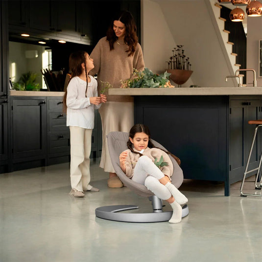 Silla mecedora con exclusivo balanceo sin motor LEAF™ GROW, tres posiciones de reclinado ergonómicas, elegante diseño holandés, acompaña el crecimiento de tu bebé, barra de juguetes extraíble, certificado OEKO-TEX® y GOTS - Nuna