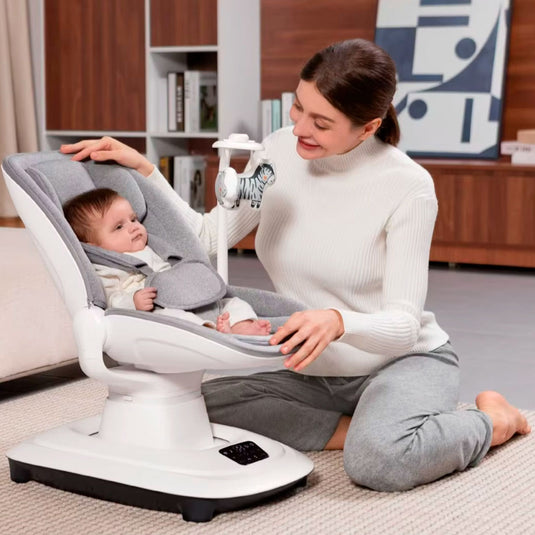 Silla mecedora 360° ajustable y control mediante APP, cuenta con pantalla táctil y control por medio de APP, 5 modos de balanceo, cuenta con 12 melodías grabadas, posiciones de reclinado - Mastela