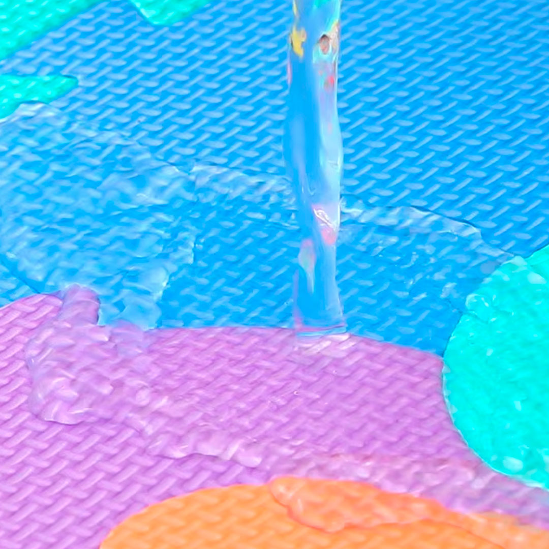 Tapete didáctico rompecabezas de 16pz, hecho en foami resistente al agua con figuras en la mitad, de colores vibrantes que llaman la atención del bebé