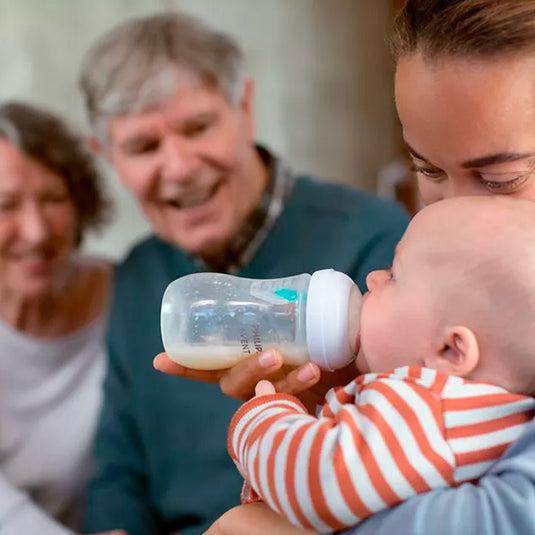 Tetero 9oz AirFree con válvula anticólicos, tetina suave y antigoteo - Philips Avent Natural Response