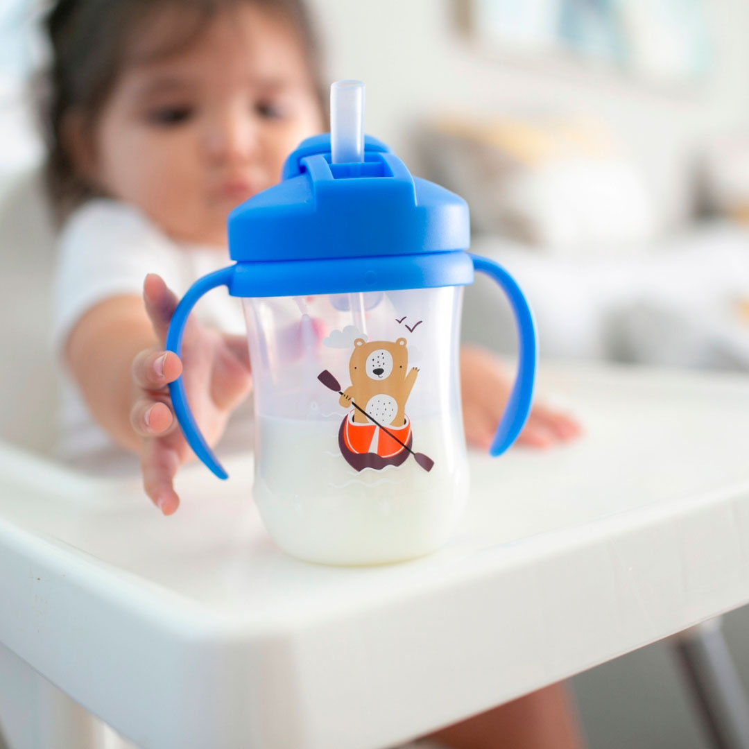 Vaso de 270 ml con agarraderas y pitillo para bebé, a prueba de derrames, protector para el pitillo, fácil de limpiar, 100% libre de BPA, hecho en material resistente - Dr Brown's