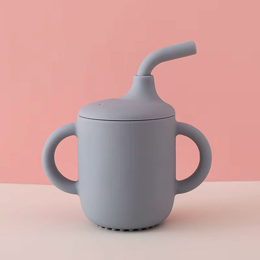 Vaso pitillo en silicona 100% libre de BPA, con asas laterales para facilitar su agarre, de 5oz, con sistema antiderrame, fácil de lavar