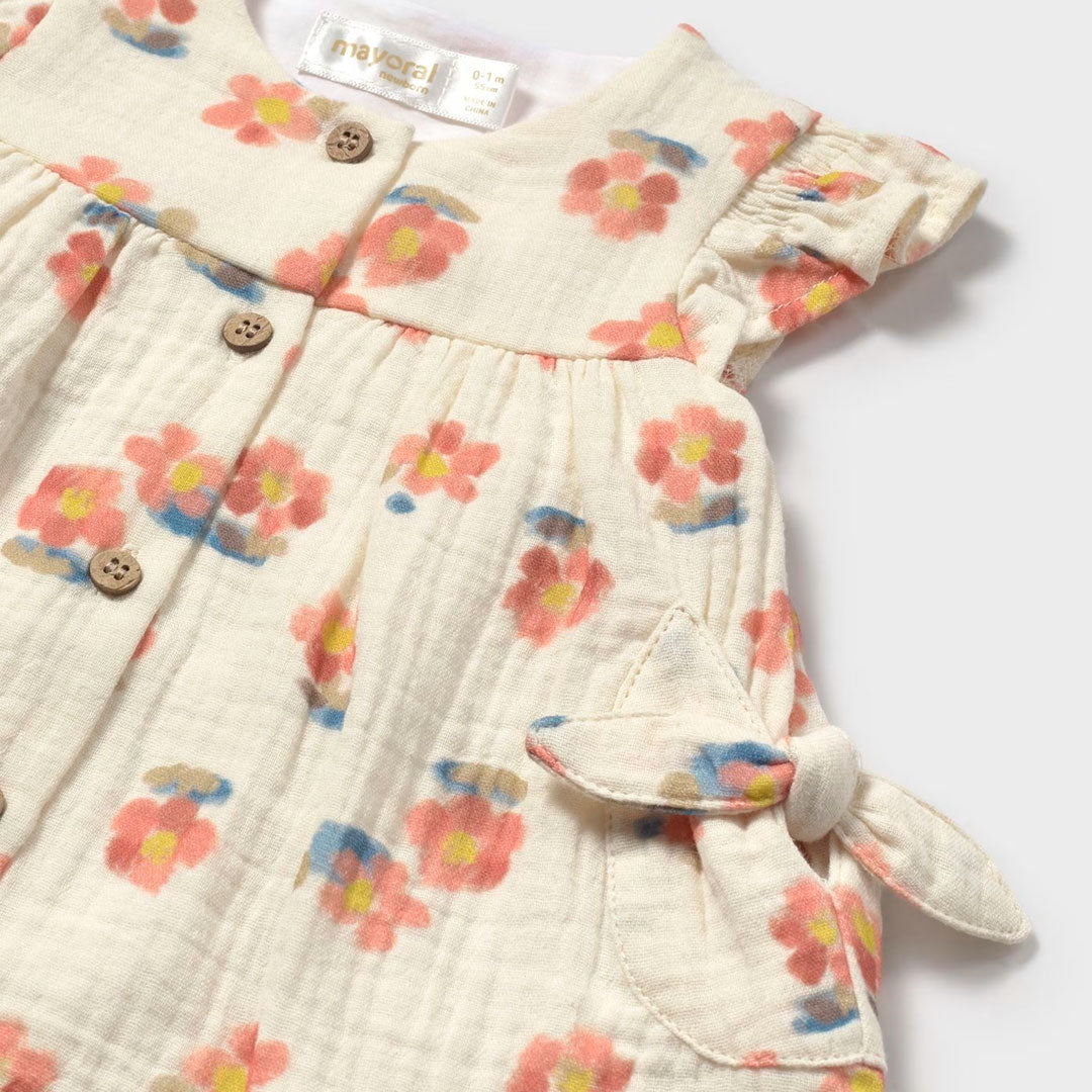 Vestido estampado flores de manga corta para recién nacida, cierre con botones en la parte delantera, bolsillos funcionales en la parte delantera, diseño estampado - Mayoral