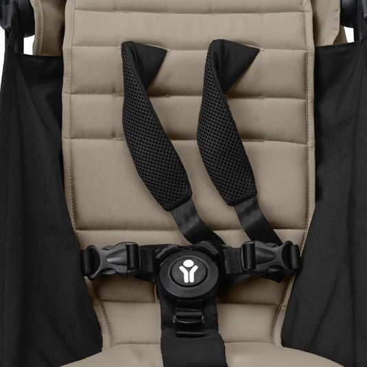 Coche de paseo Stokke YOYO3 desde los 6 meses, ultraligero y plegable en un instante, con capota anti-UV y arnés de 5 puntos, hasta los 4 años - Stokke