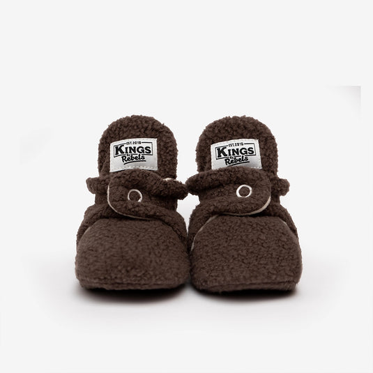 Zapatitos gamuza Cozy World - Edición Limitada, color Chocolate - Kings & Rebels