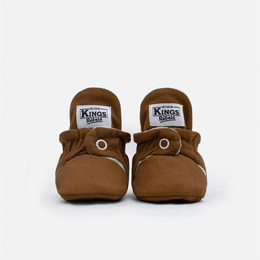Zapatitos gamuza Cozy World - Edición Limitada, color Cinnamon - Kings & Rebels