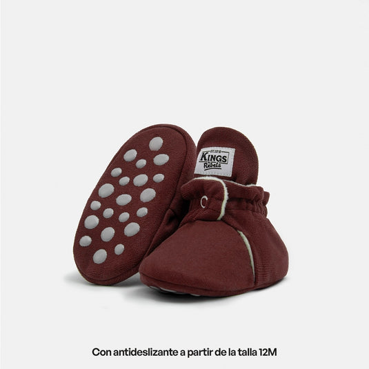 Zapatitos gamuza Cozy World - Edición Limitada, color Cranberry - Kings & Rebels