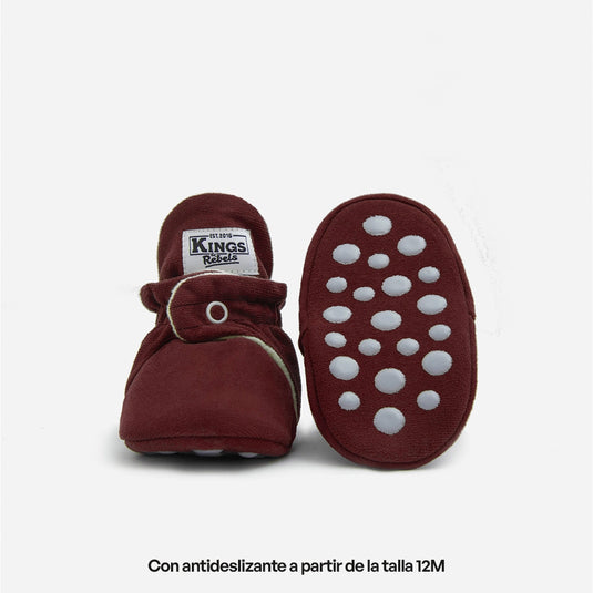 Zapatitos gamuza Cozy World - Edición Limitada, color Cranberry - Kings & Rebels