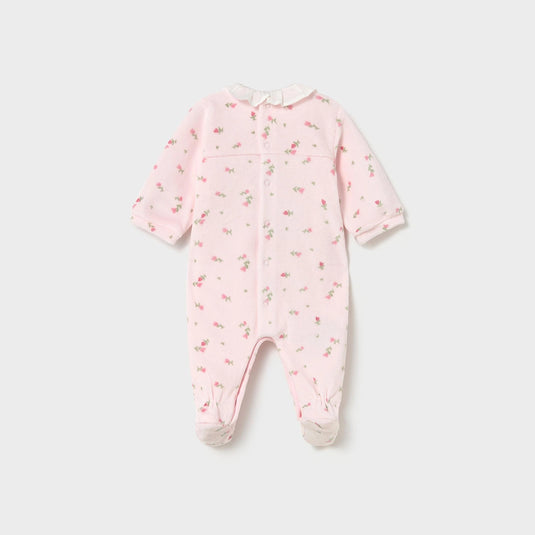 Pijama enteriza afelpada para recién nacida con cuello bordado, color Rosa baby - Mayoral