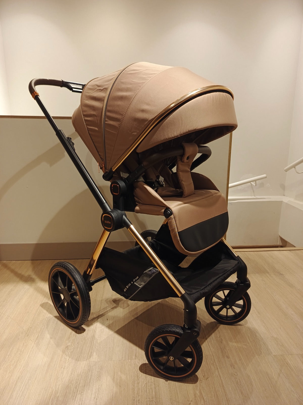 Coche moisés Z1 3en1 con portabebés y pañalera, con posiciones ajustables, de fácil plegado, pañalera a juego con el coche, hecho en material resistente con detalles de lujo - Kidilo