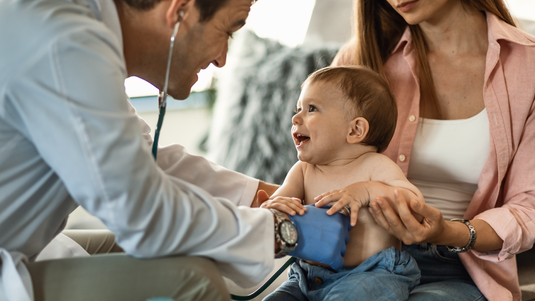 mama-bronquiolitis-bebe-niño-resfriado-gripa-enfermo-doctor