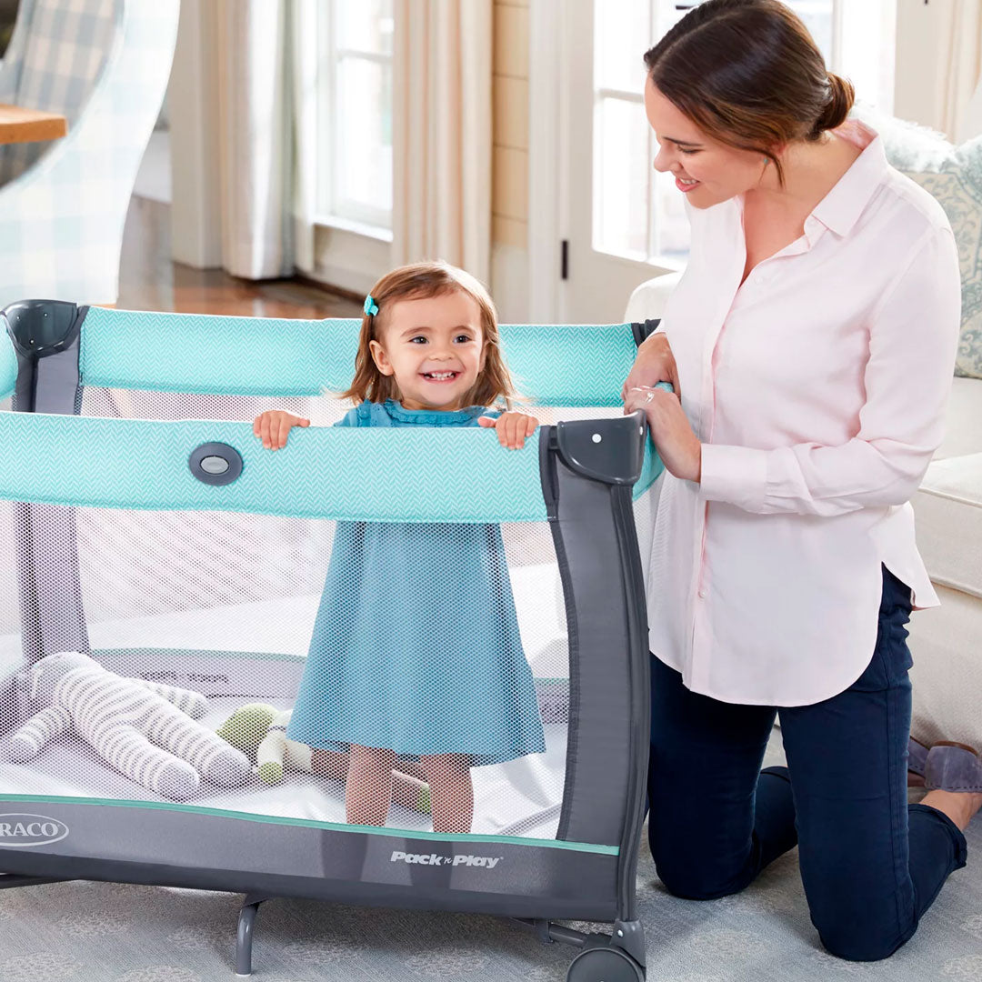 Cuna corral para bebé niña