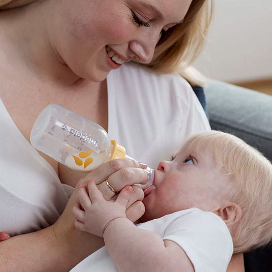 Biberón SpecialNeeds por compresión para bebés, 100% libre de BPA, con graduación de boquilla, diseño ergonómico, válvula unidireccional - Medela