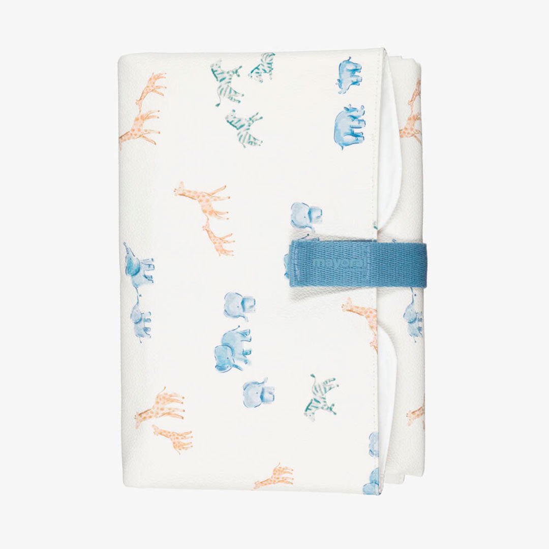 Cambiador portátil plegable y compacto para bebé, imprescindible para atender a tu peque fuera de casa, moderno exterior de polipiel, con adorable diseño estampado - Mayoral