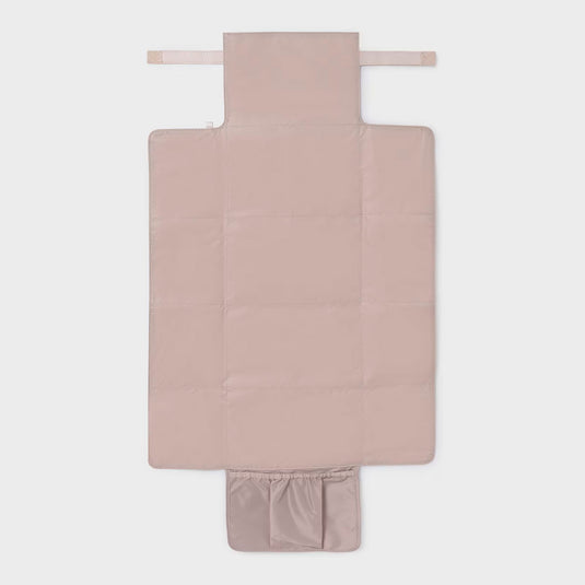 Cambiador portátil plegable antifluídos para bebés, imprescindible para atender a tu peque fuera de casa, moderno exterior de polipiel, suave forro interior de poliéster - Mayoral
