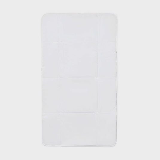 Cambiador portátil estampado de hojitas para bebé, práctico sistema plegable para facilitar su guardado, imprescindible para atender a tu peque fuera de casa, moderno exterior de polipiel - Mayoral