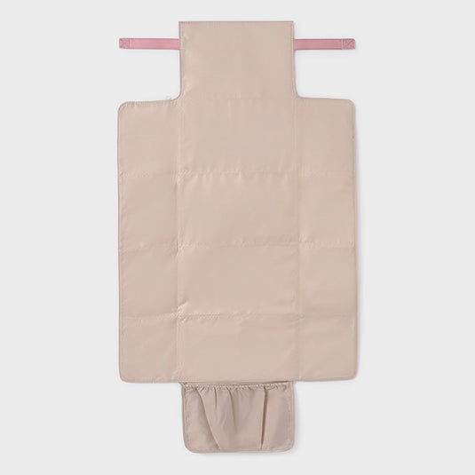 Cambiador portátil plegable waterproof para bebé, imprescindible para atender a tu bebé fuera de casa, suave forro interior de poliéster - Mayoral