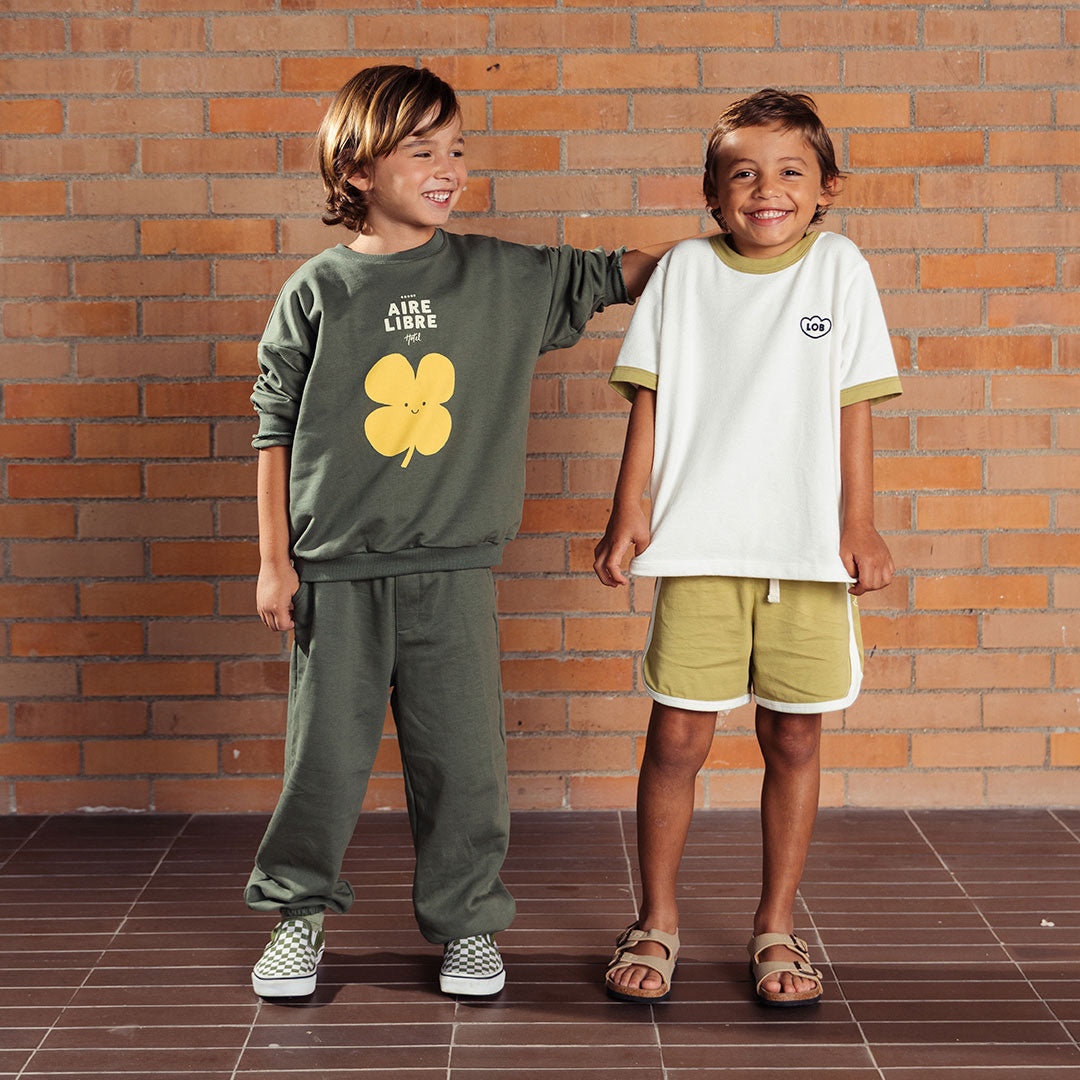 Short verde con rombo azul Retroclover, silueta clásica con sesgos en contraste en las piernas, estampado gráfico en la parte posterior, hecho en material de alta calidad - LOBSTER mini