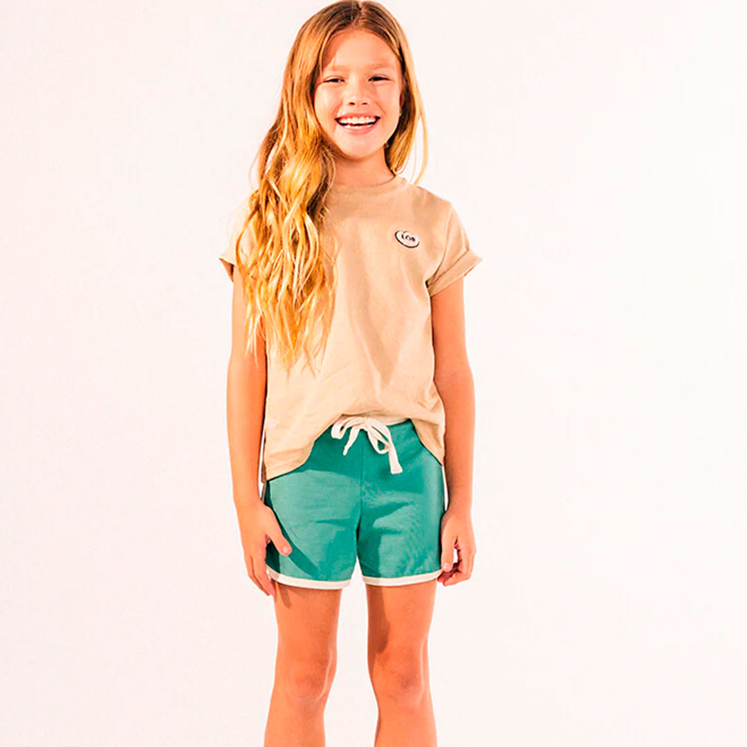 Camiseta infantil MIXER color café explorador, para niñas y niños, con fit suelto, de manga corta, cuello redondo con rib y detalle de "LOB" bordado con textura súper suavecita en el pecho - LOBSTER mini