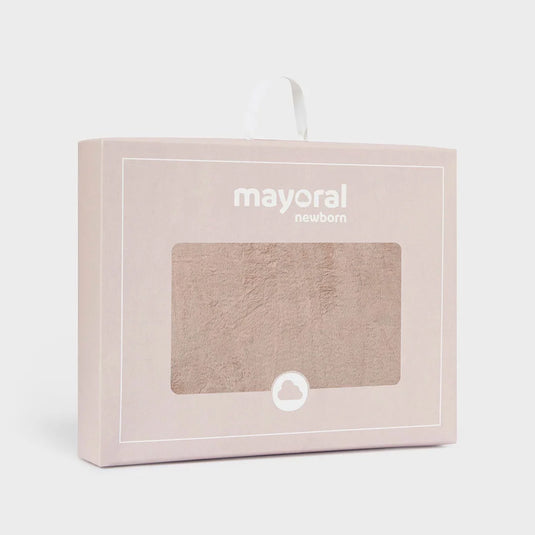 Manta ovejera con pompones para bebé, de gran suavidad, con la que tu bebé se sentirá abrigado y protegido en sus momentos de descanso, suave y gustoso tejido exterior de pelo, cálida y confortable - Mayoral