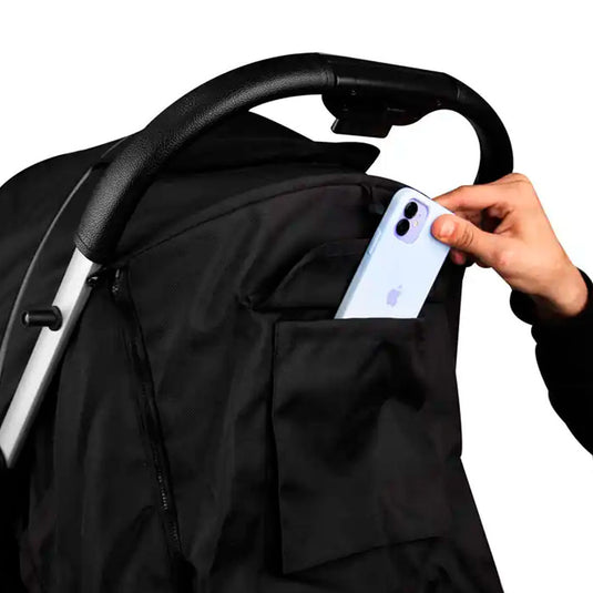 Coche paseador con plegado estilo maleta, espaldar ajustable, con freno de ruedas traseras, capota desplegable para cubrirlo del sol, y cubrepiés desmontable - Kidilo