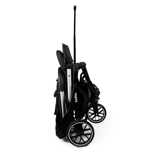 Coche paseador con plegado estilo maleta, espaldar ajustable, con freno de ruedas traseras, capota desplegable para cubrirlo del sol, y cubrepiés desmontable - Kidilo