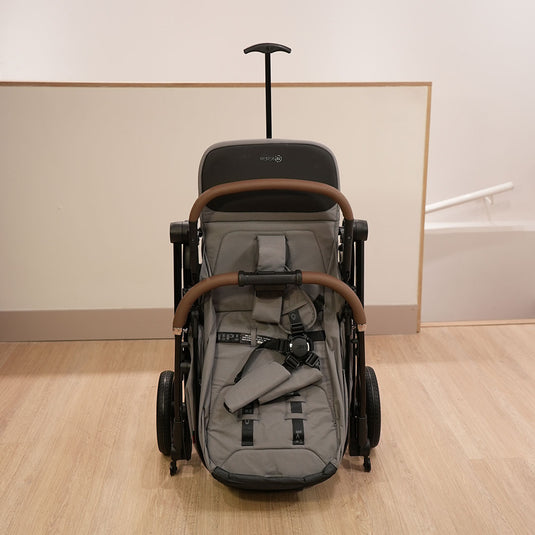 Coche paseador con barra rotable, con función de plegado tipo maleta queda compacto y ligero, mango reversible, respaldo ajustable, capota ajustable a varias posiciones - Kidilo