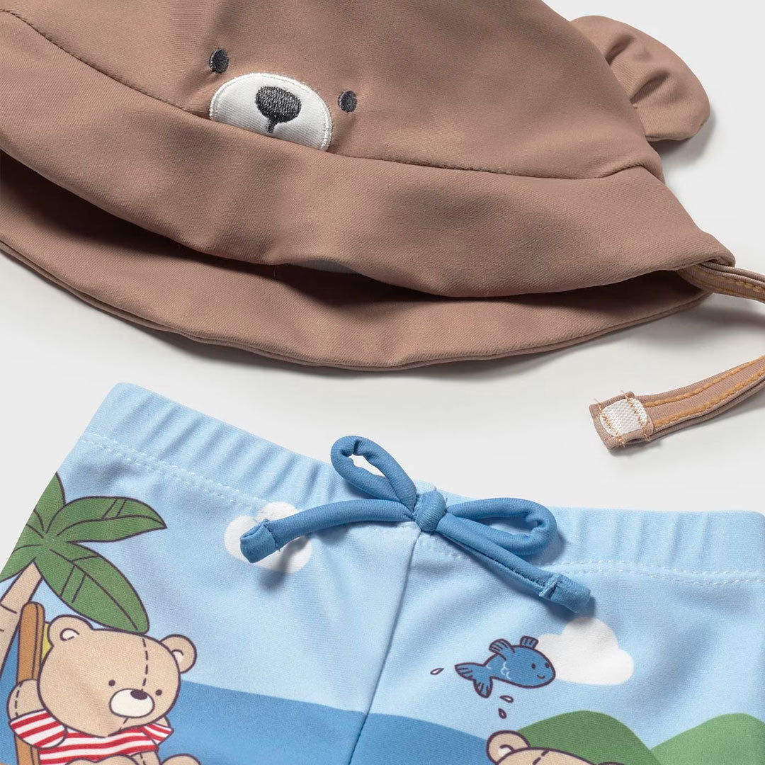 Conjunto de baño de 3pz con gorro para bebé, pantalón corto con divertido estampado, gorro ajustable, camiseta color claro para estar bajo el sol - Mayoral