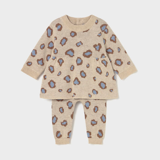 Conjunto pantalón y vestido estampado manchas leopardo, set tejido para recién nacida, cierre con botones en la espalda para facilitar la puesta de la prenda, tejido de punto tricotosa de tacto suave y agradable, cinturilla elástica - Mayoral