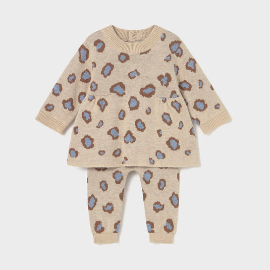 Conjunto pantalón y vestido estampado manchas leopardo, set tejido para recién nacida, cierre con botones en la espalda para facilitar la puesta de la prenda, tejido de punto tricotosa de tacto suave y agradable, cinturilla elástica - Mayoral