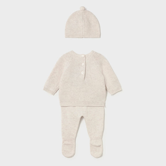 Conjunto tejido con gorro para recién nacido, buzo de manga larga, cierre con botones en la espalda para facilitar la puesta de la prenda, pantalón con pies, cinturilla elástica, suave gorro - Mayoral