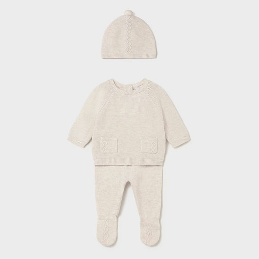 Conjunto tejido con gorro para recién nacido, buzo de manga larga, cierre con botones en la espalda para facilitar la puesta de la prenda, pantalón con pies, cinturilla elástica, suave gorro - Mayoral