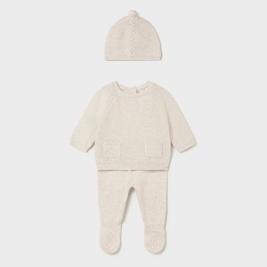 Conjunto tejido con gorro para recién nacido, buzo de manga larga, cierre con botones en la espalda para facilitar la puesta de la prenda, pantalón con pies, cinturilla elástica, suave gorro - Mayoral