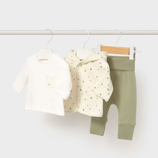 Conjunto 3 piezas con buzo, camiseta manga larga y pantalón, cuello con capucha, cierre con botones en la parte delantera, diseño unisex de gran versatilidad por la neutralidad de sus tonos y su forma - Mayoral