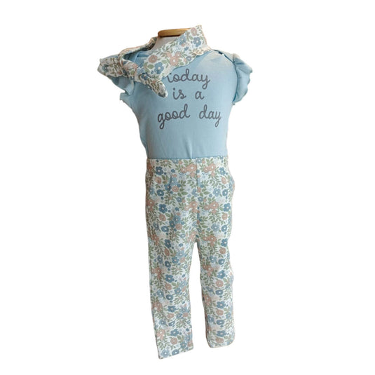 Conjunto 3pz con balaca estampada de flores, set de ropa para bebé con balaca estampada con un diseño de flores, hecho en material hipoalergénico, con mameluco con mangas estilo bolero