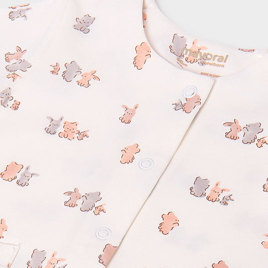 Conjunto de 4pz pijama, babero, gorro y medias a juego para bebé, pijama de manga corta, babero con diseño estampado, cuello cruzado y abertura lateral con botones a presión, con gorro y par de medias a juego - Mayoral