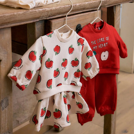Conjunto 2pz diseño de manzanitas rojas para bebé, sudadera de manga larga para recién nacida, cuello redondo, cierre con botones a presión en la parte posterior, suave tejido de algodón elástico, cinturilla elástica con cordón - Mayoral