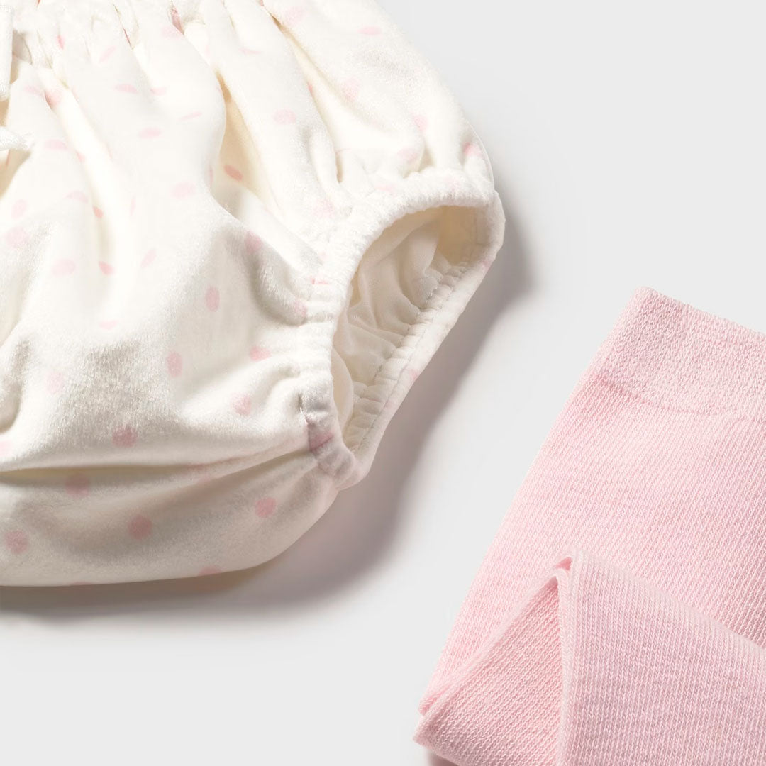 Conjunto tejido 3pz con calzón y medias para bebé, de manga larga, cuello redondo con detalles, cierre con botones en la espalda, pantalón short tipo braguita con cinturilla elástica - Mayoral