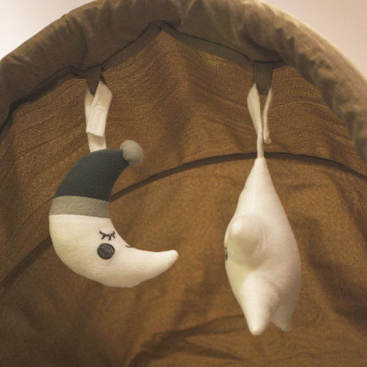Corral colecho con cambiador y moisés, sistema plegable con bolsa viajera, con ruedas traseras para fácil movimiento, cambiador ajustable a la estructura, con mosquitero retirable - Kidilo