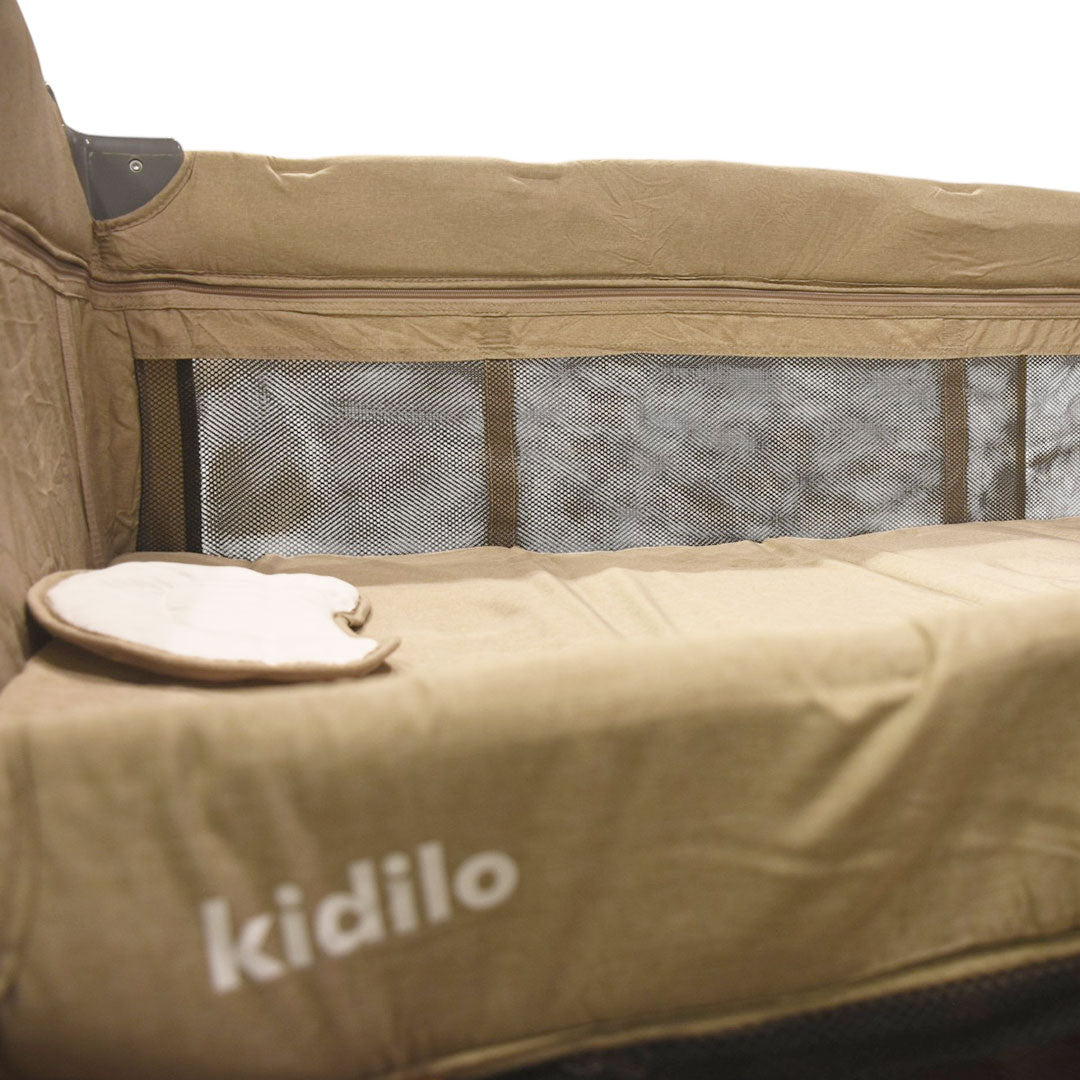 Corral colecho con cambiador y moisés, sistema plegable con bolsa viajera, con ruedas traseras para fácil movimiento, cambiador ajustable a la estructura, con mosquitero retirable - Kidilo