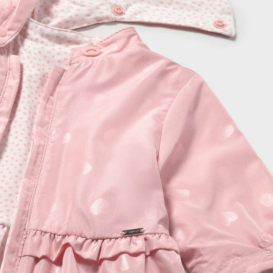Chaqueta cortavientos terminación estilo falda, doble faz para combinar, con capucha retirable con botones, diseño estampado corazones - Mayoral