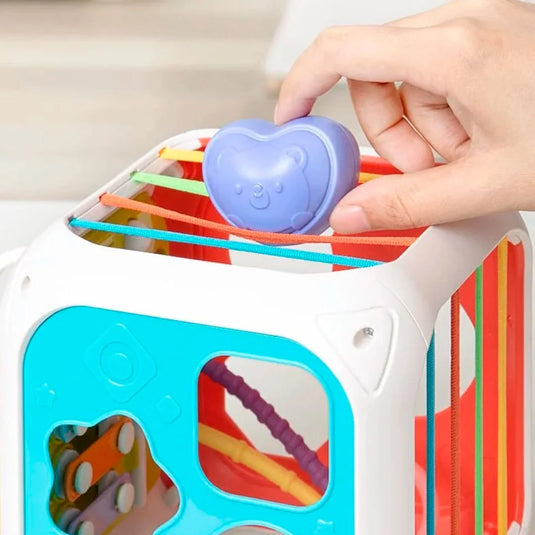 Cubo didáctico con 7 actividades de estimulación sensorial