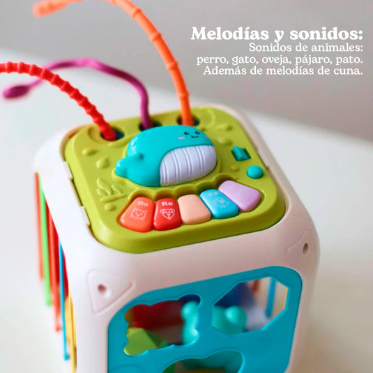 Cubo didáctico con 7 actividades de estimulación sensorial
