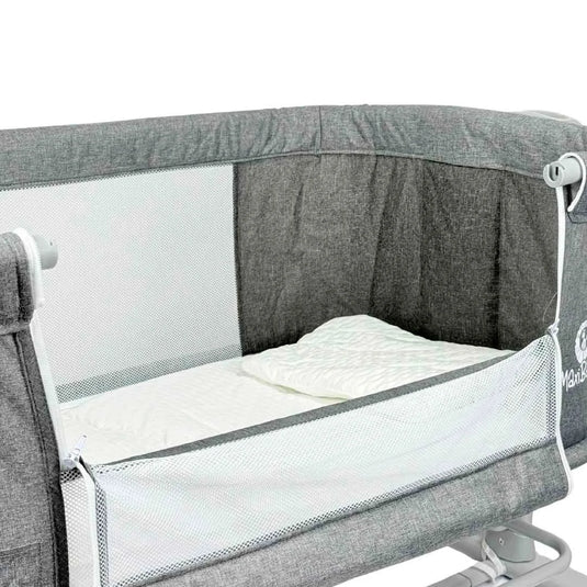 Cuna colecho eléctrica Delta con altura ajustable, función de vibración, melodías de cuna, laterales en malla para mejor visibilidad, ruedas con freno de bloqueo, diseño moderno con mosquitero - Maxibaby